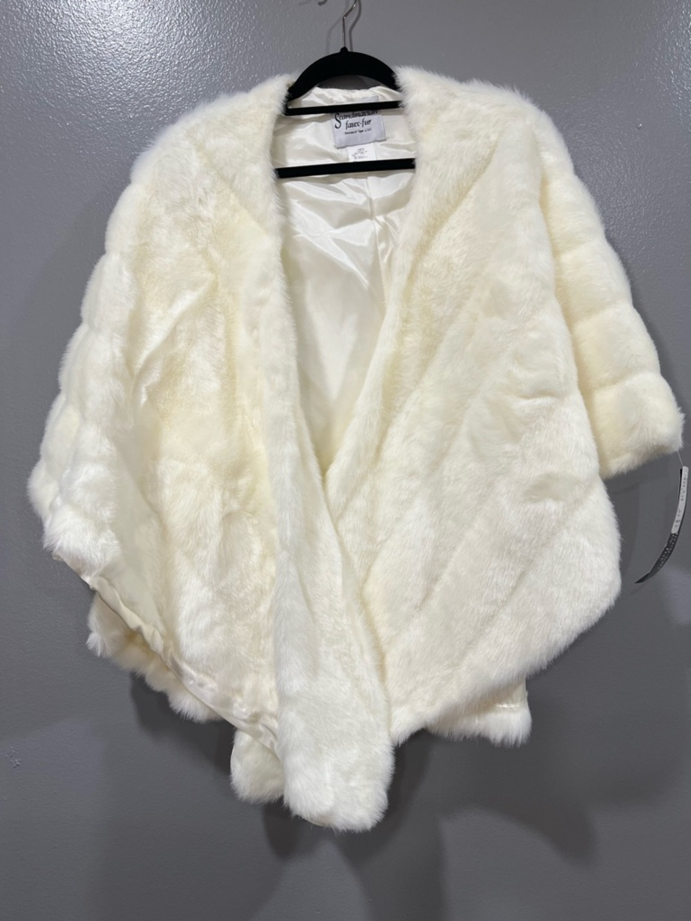 Scandinavian Faux-Fur Wrap  NWT 
Gorgeous!